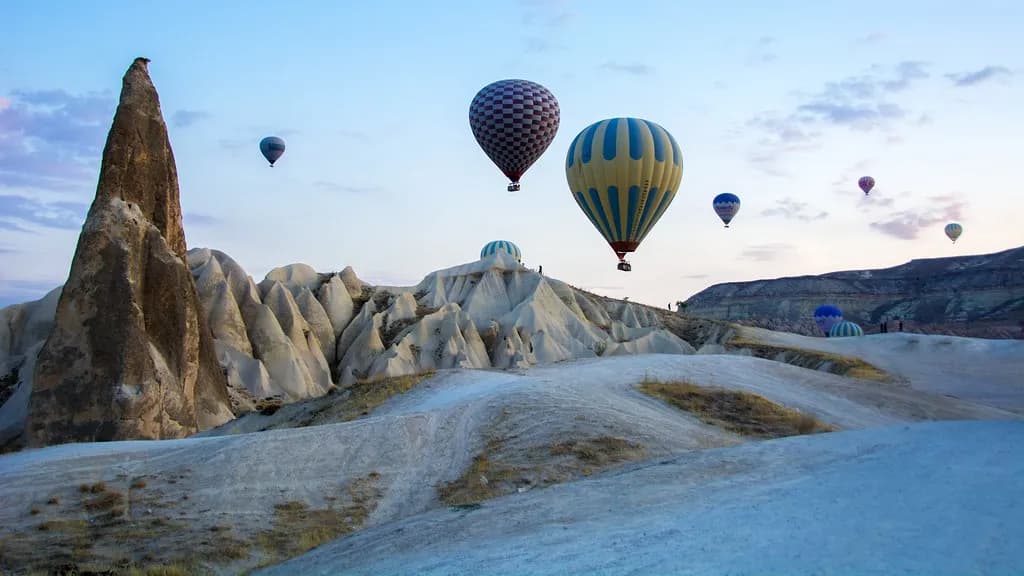 Kapadokya Gezi Rehberi: Balon Turu, Yeraltı Şehirleri, Peri Bacaları ve Mağara Oteller