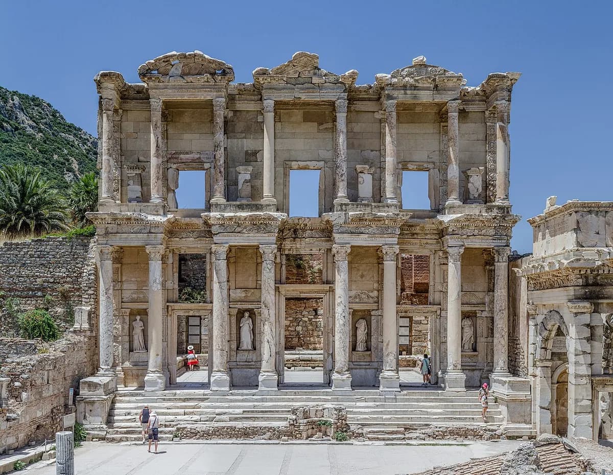 Efes Antik Kenti ve Selçuk Gezi Rehberi: Celsus Kütüphanesi, Meryem Ana Evi ve Şirince