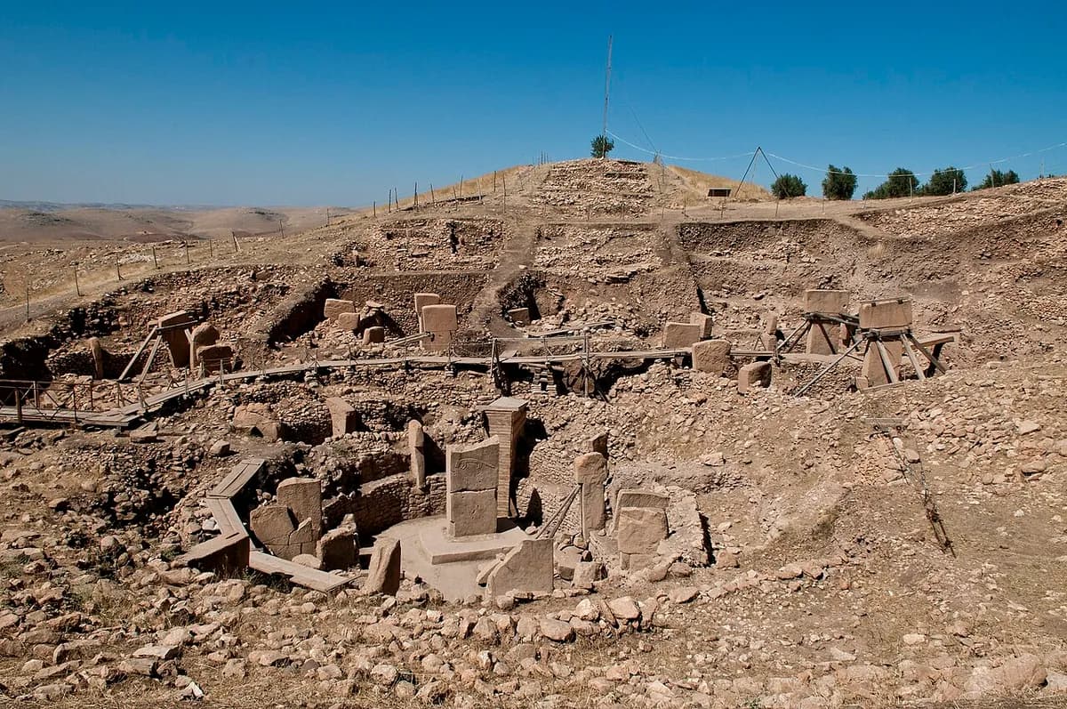 Göbeklitepe ve Gaziantep Gastronomi Rehberi: 12.000 Yıllık Tapınak, Zeugma Mozaikleri ve Baklava Rotası