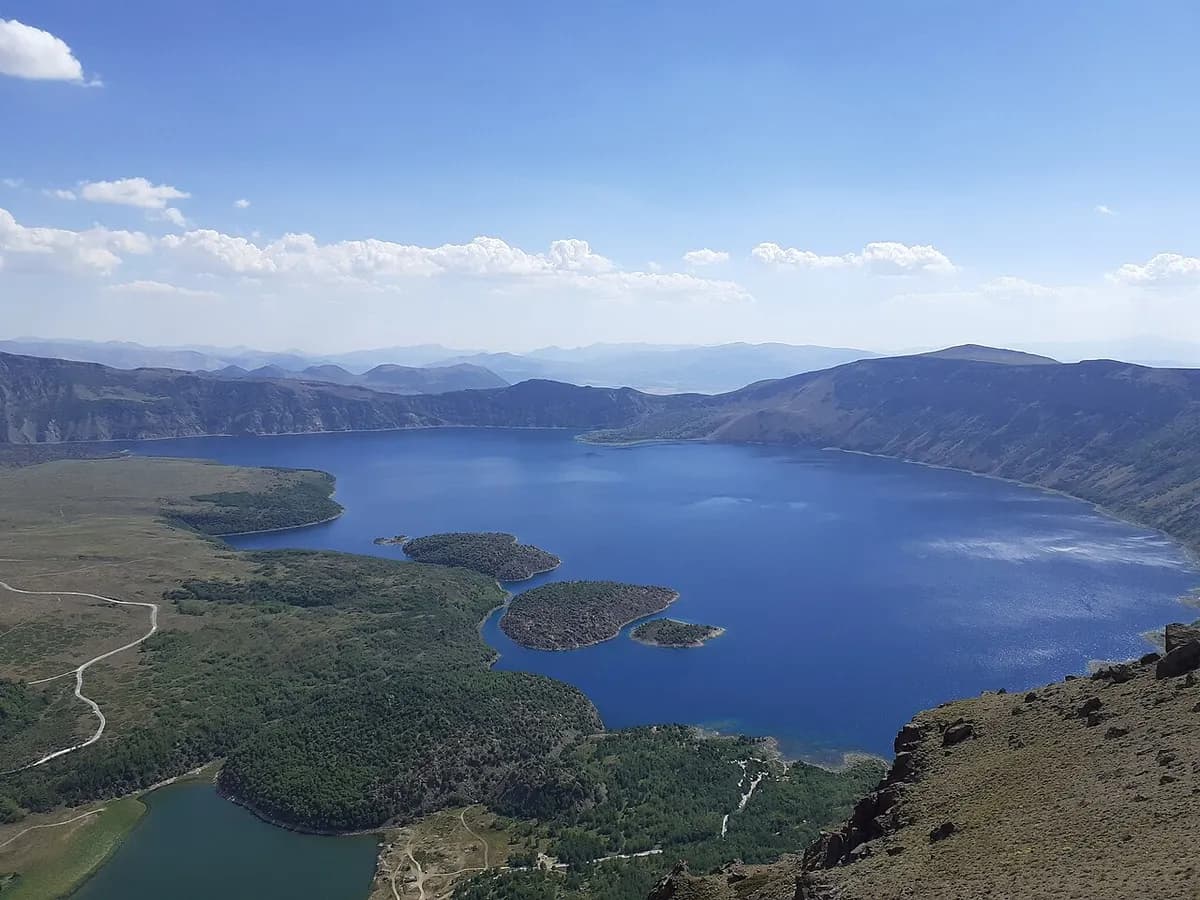 Nemrut Dağı Gezi Rehberi: 2.150 Metrede Dev Taş Heykeller, Kommagene Krallığı ve Gün Doğumu