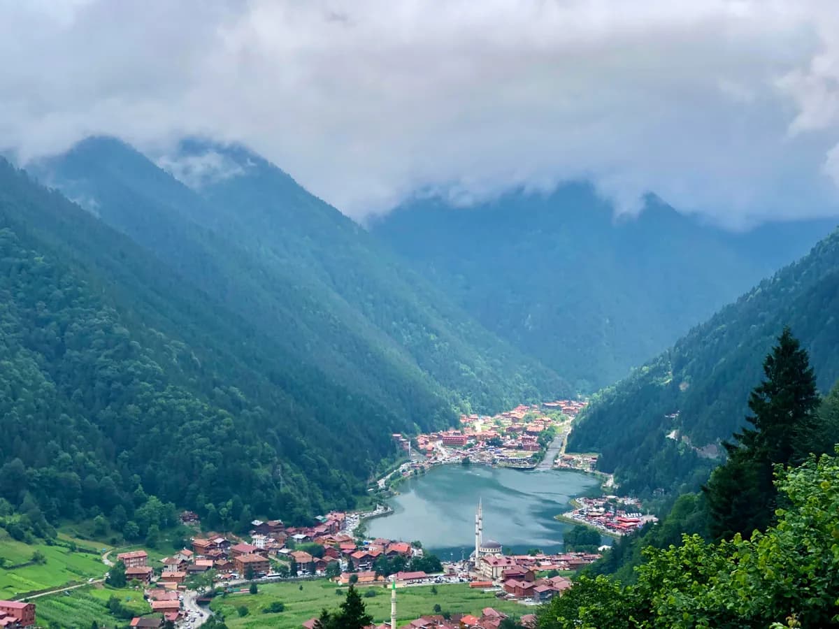 Trabzon Uzungöl ve Kaçkar Dağları Gezi Rehberi: Yaylalar, Göller ve Doğu Karadeniz Rotası