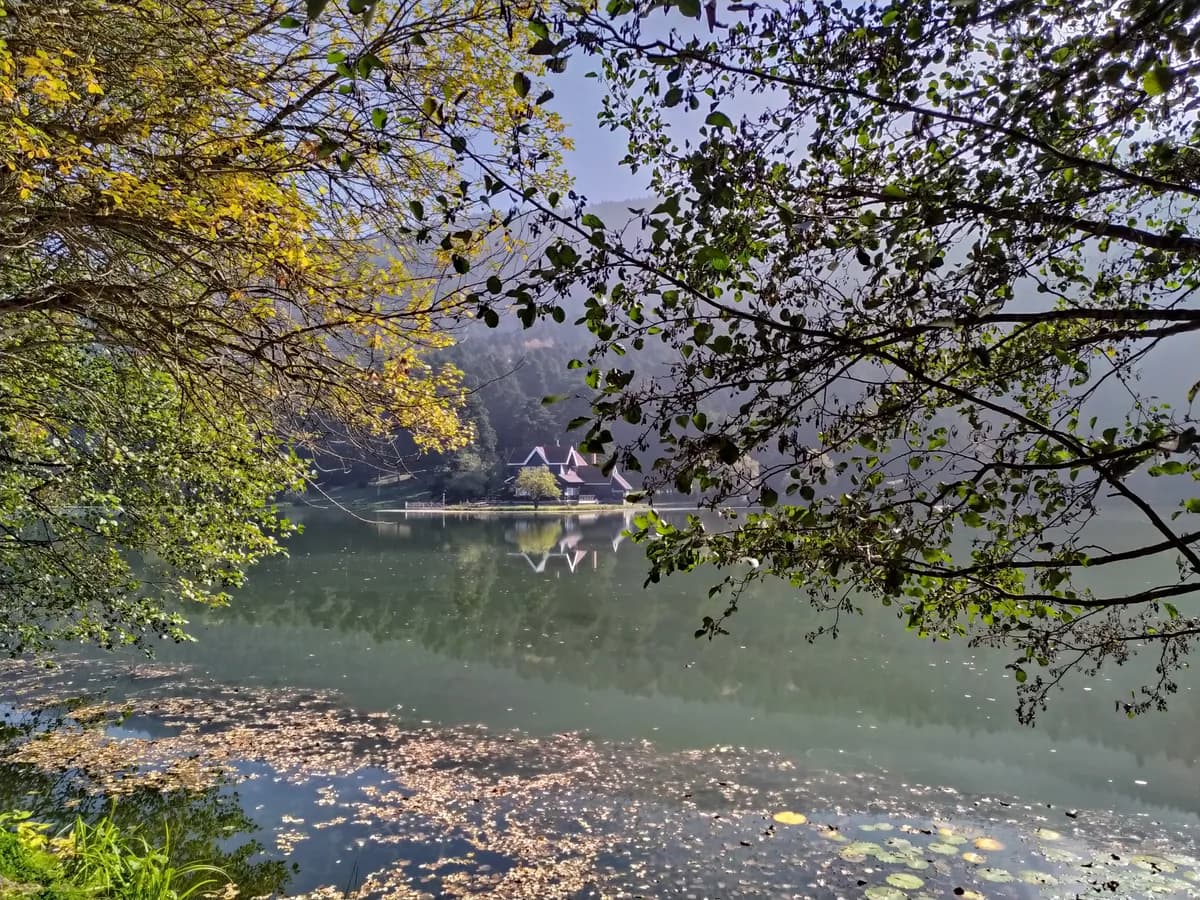 Abant Gölü Milli Parkı & Tabiat Müzesi (1328m)