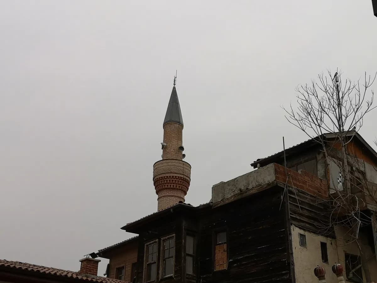 Ahi Elvan Camii (1382 Ahşap Direkli)