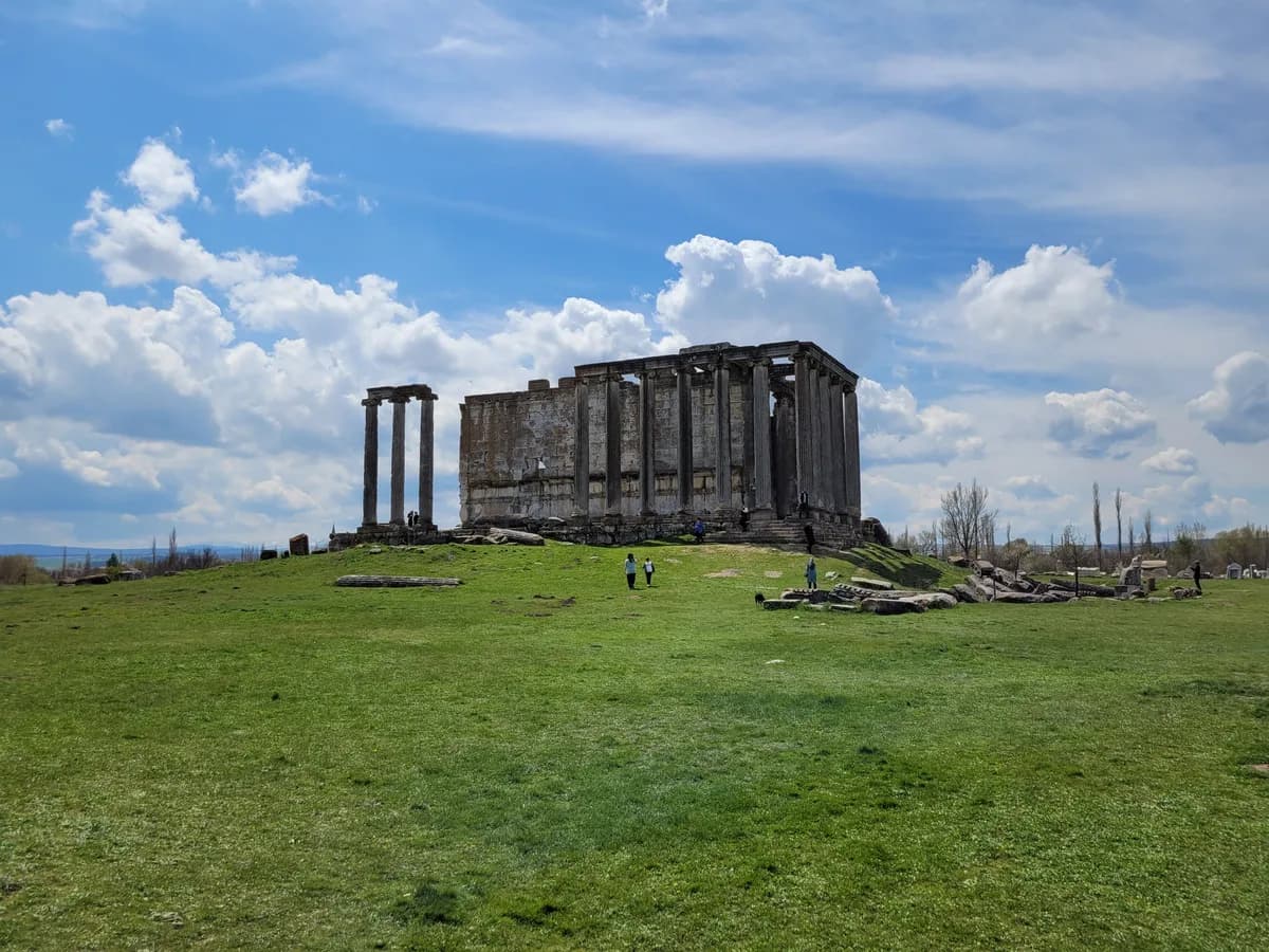 Aizanoi Zeus Tapınağı ve Yeraltı Kybele Mahzeni