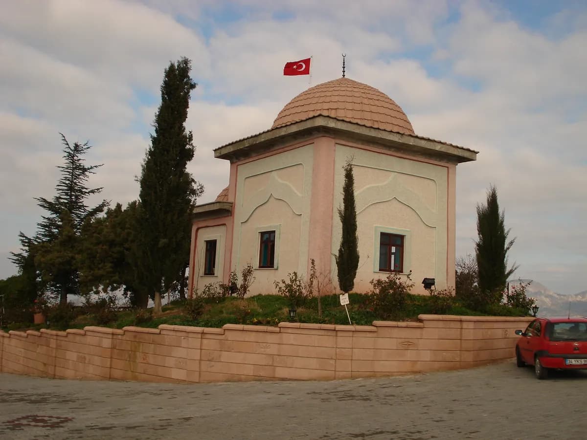 Ali Fakıh Türbesi ve Manastır Çamlığı Mesire Alanı