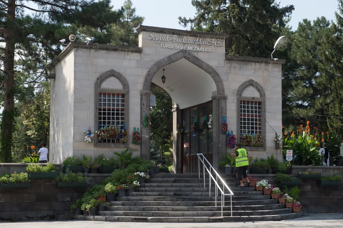 Alvarlı Lütfi Efendi Hazretleri Türbesi