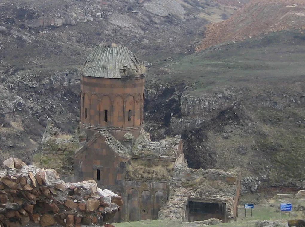 Merkez'in 2026 Yılı En İyi Tarihi Yapıları, Kaleleri ve Kadim Mirası (Kars Gezi Rehberi)