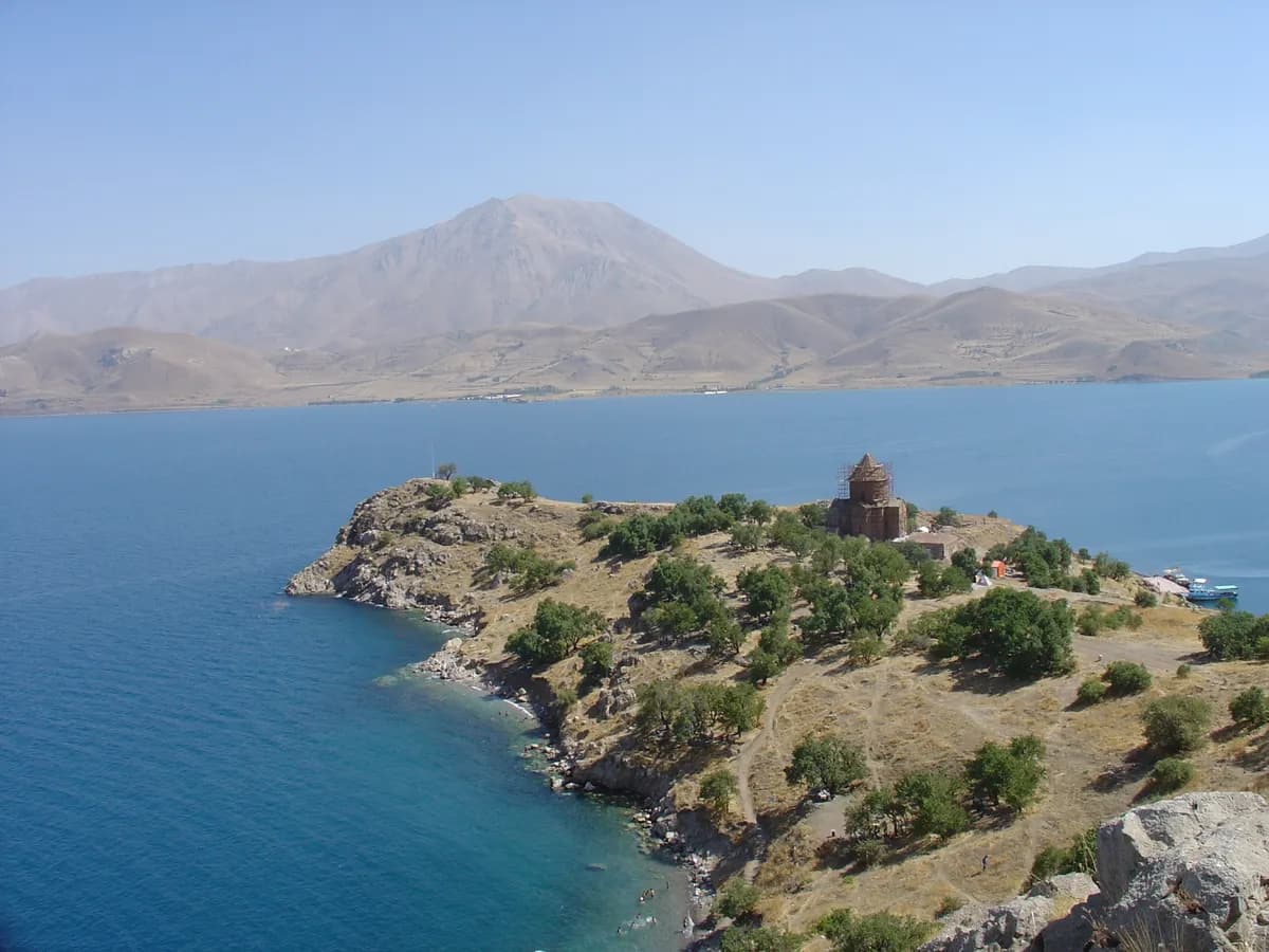 Artos Dağı ve Doğa Parkuru