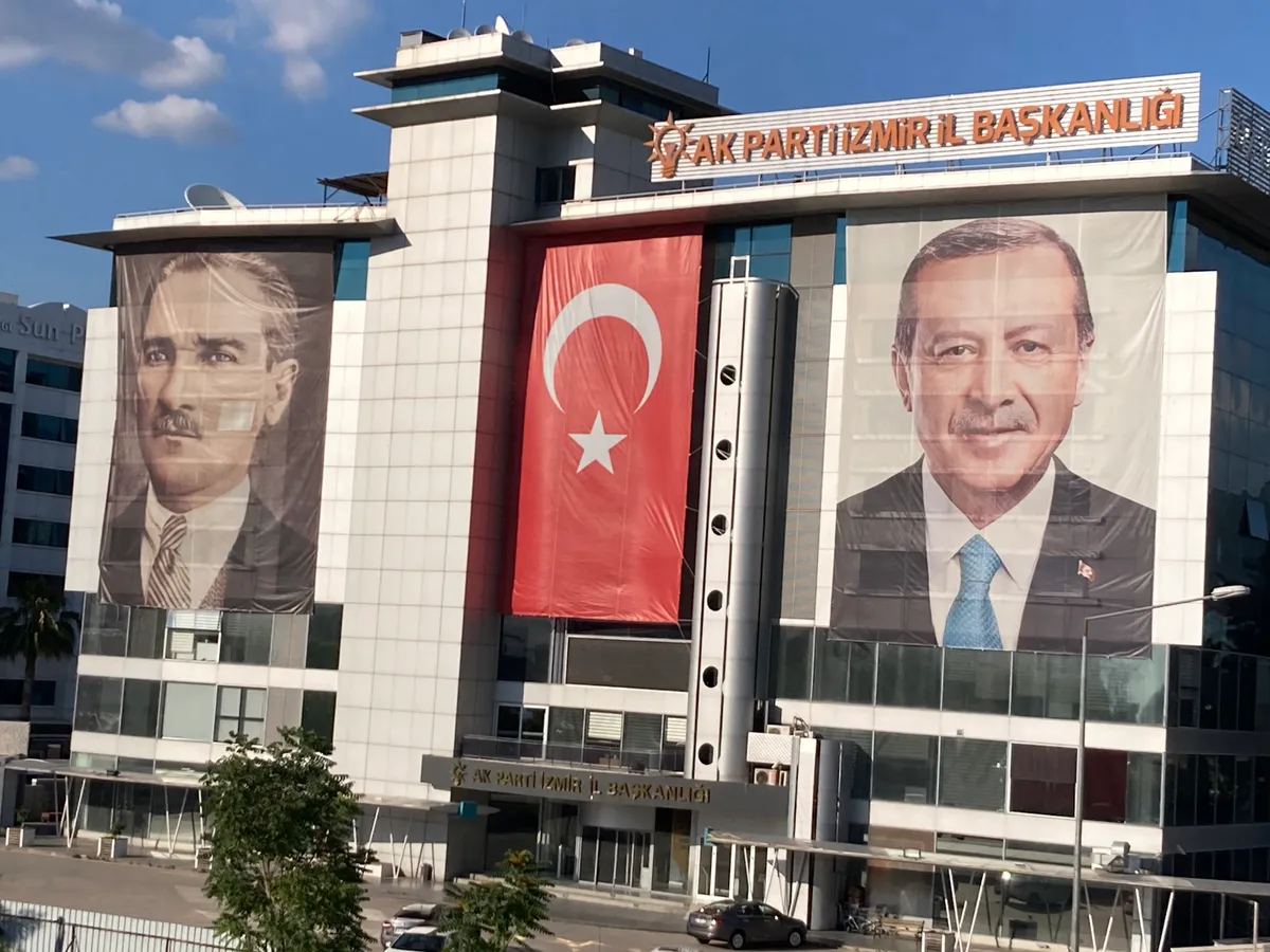 Bayraklı Mansuroğlu Parkı ve Kültür Merkezi