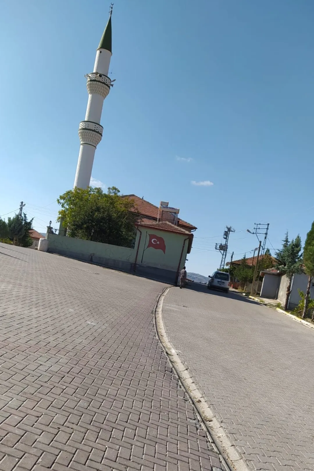 Bekdik Köyü Tarihi Camii ve Köy Meydanı