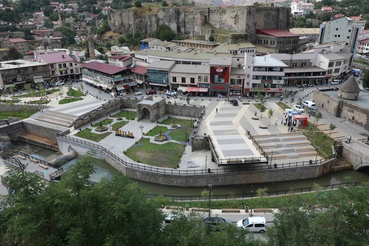 Bitlis Kent Meydanı & Tarihi Çarşı Merkezi