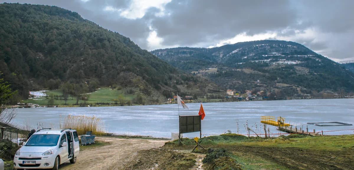 Çubuk Gölü Tabiat Parkı & Tarihi Ahşap Yel Değirmenleri