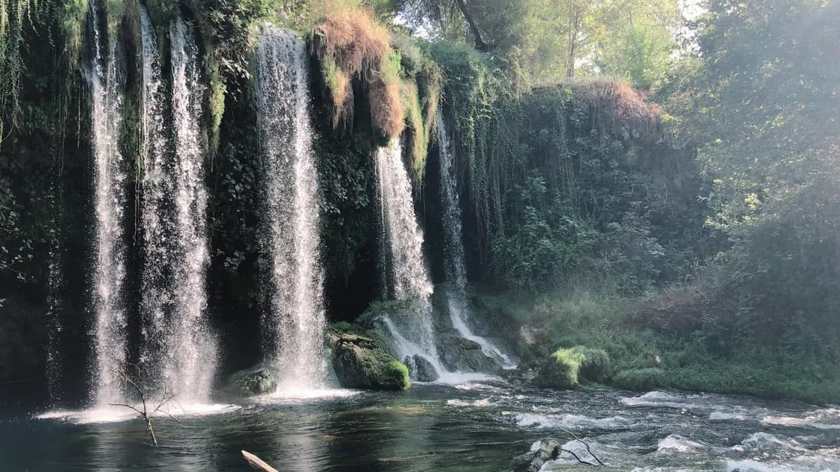 Doyran Köyü, Tarihi Manastır Kalıntıları ve Doğa Şelalesi
