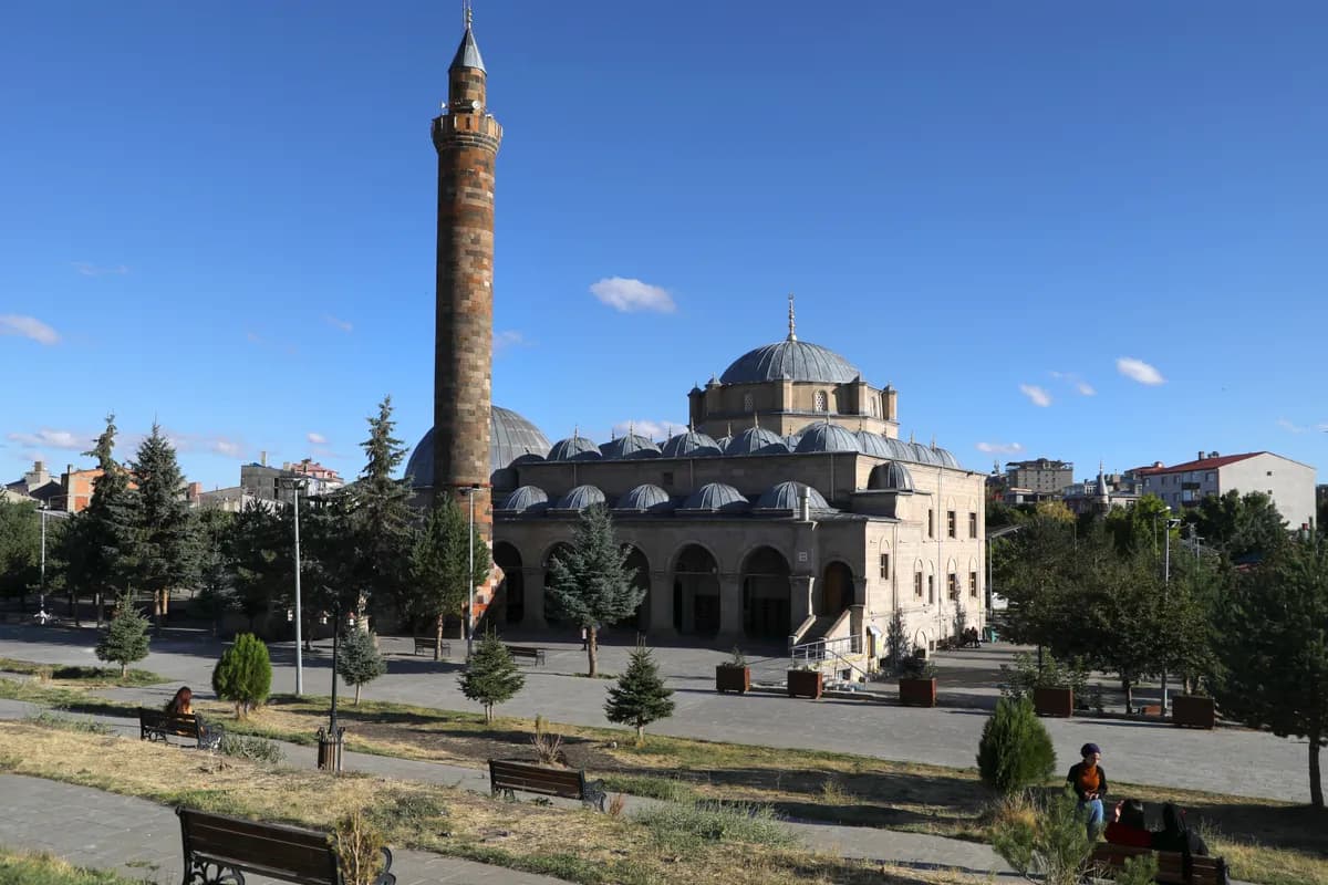 Ebu'l Hasan Harakani Türbesi ve Külliyesi (Evliya Camii)