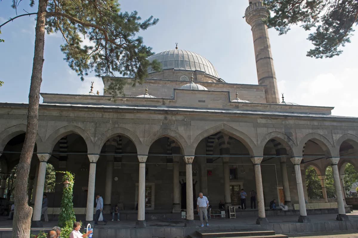Eskigediz Tarihi Kurşunlu Camii (1377)