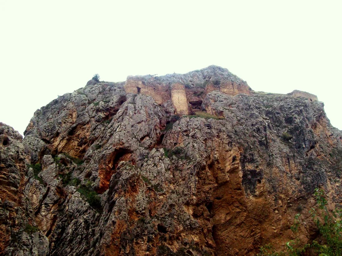 Ferhatlı Kalesi (Ahıza Kalesi)