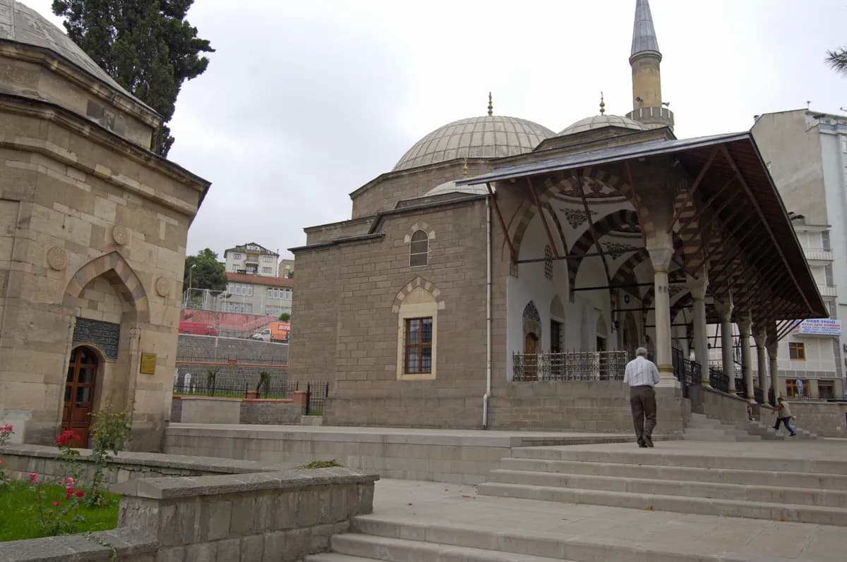Gülbahar Hatun Tarihi Camii