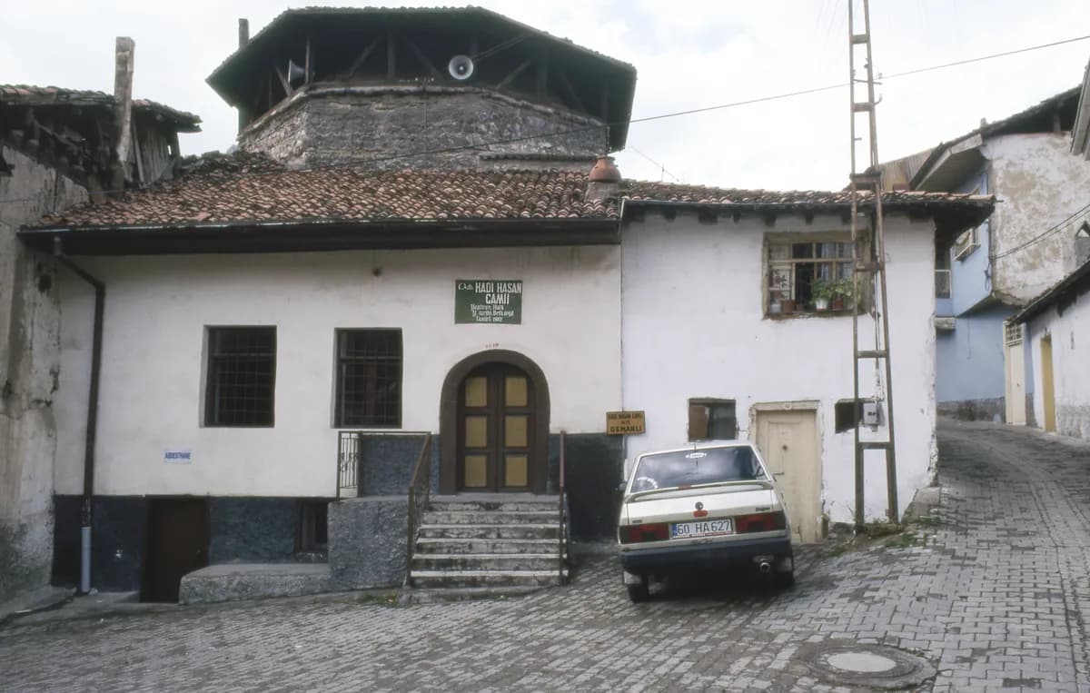 Gündoğdu Tarihi Camii ve Sahil Kordonu