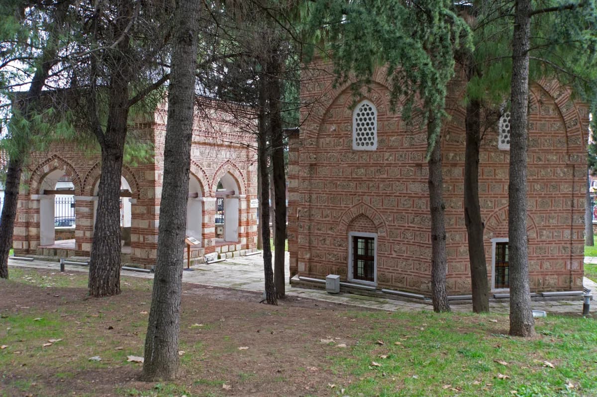 Gürağaç Ak Türbe (Selçuklu Altıgen Kümbet Mimarisi)