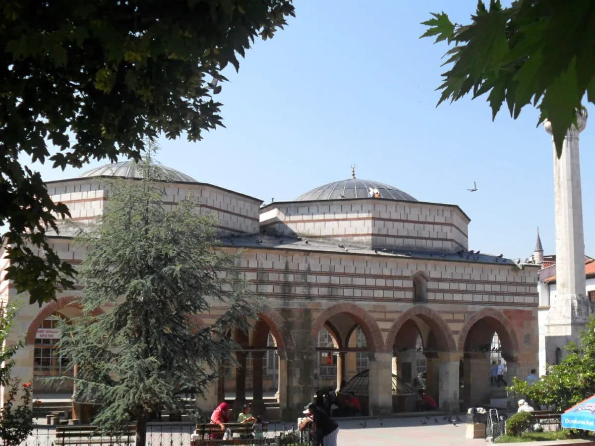 Haraçoğlu Tarihi Camii ve Külliyesi (16. Yüzyıl)