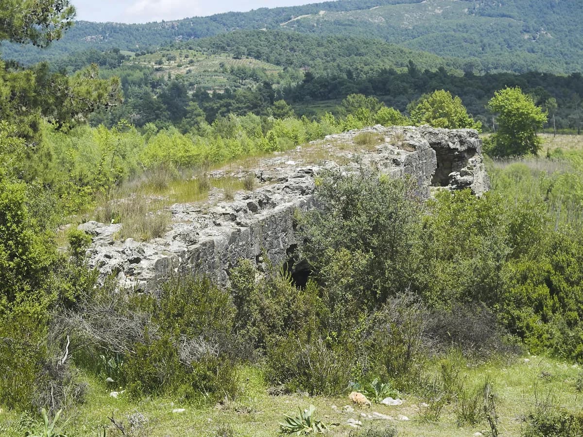 Hayrat Tarihi Taş Kemer Köprüsü