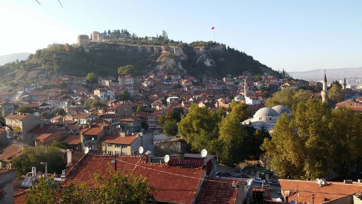 Hisar Kalesi ve Kaya Mezarları (Antik Asar Kalesi - Koloe)