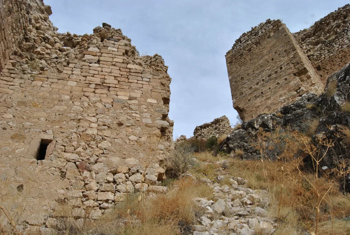 Hurman Kalesi (Dağlıca / Marabuz Sarp Kaya Kalesi)