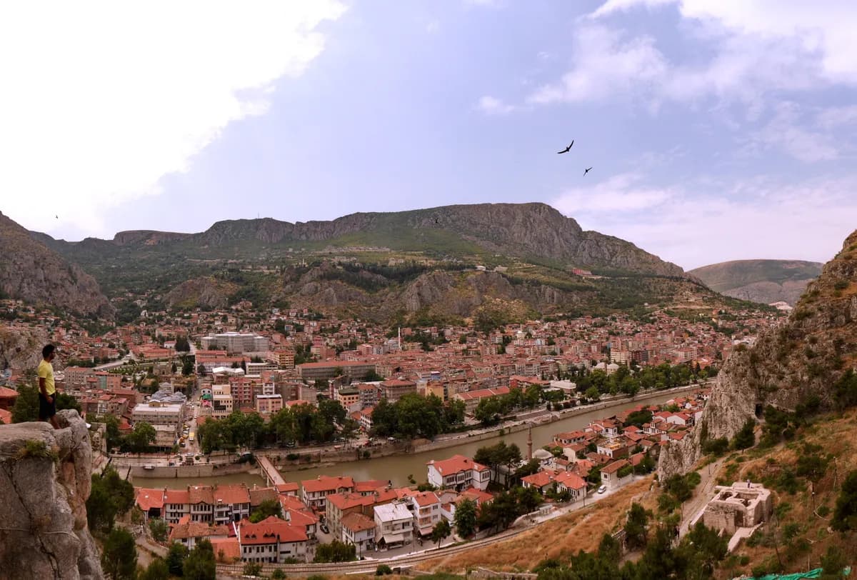 İlişi (Yuvacık) Koyu ve Tarihi Balıkçı Limanı