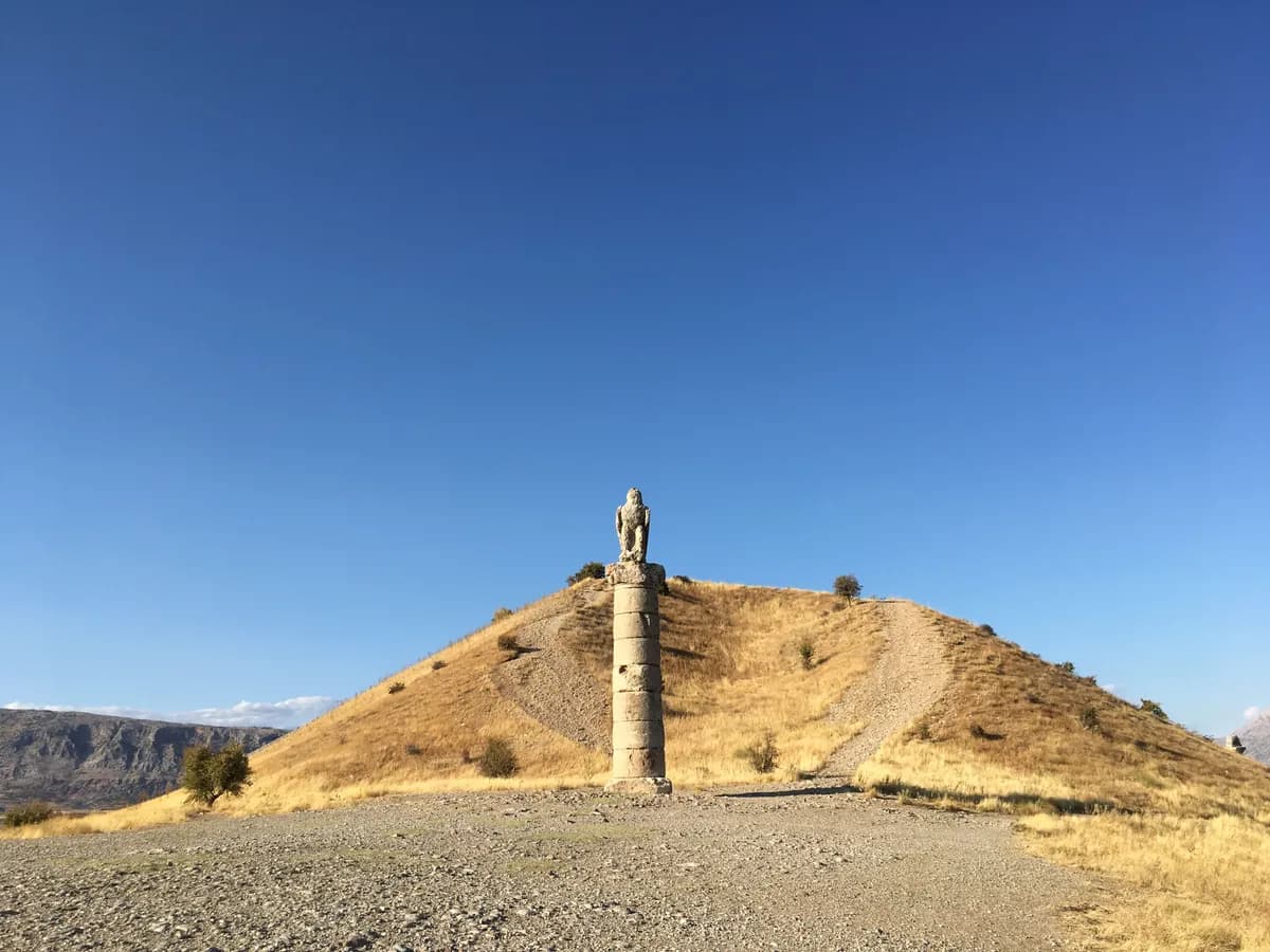 Karakuş Tümülüsü (Kadınlar Anıtı)
