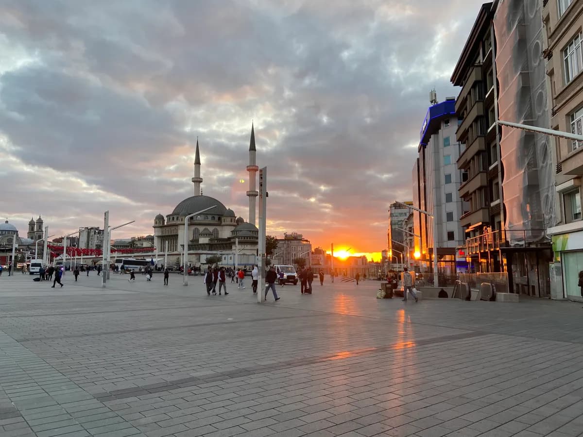 Karayakuplu Köyü Tarihi Çeşmesi ve Meydanı