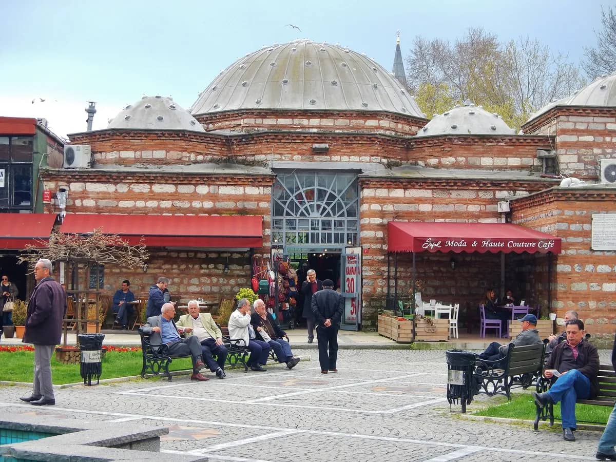 Kartal Neyzen Tevfik Meydanı ve Tarihi Balıkçılar Çarşısı