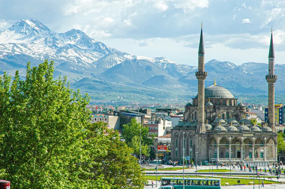 Kıble Dağı Camii ve Dua Tepesi