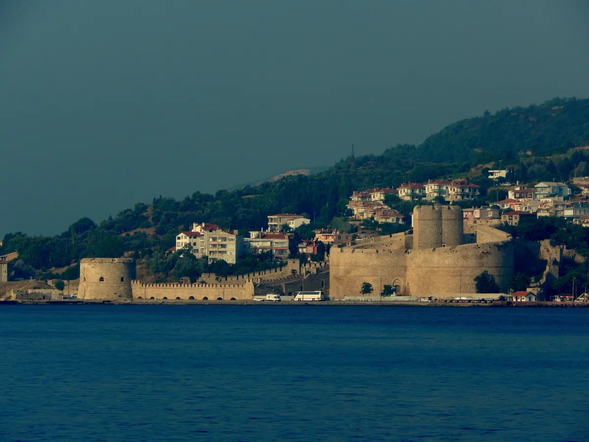 Kilitbahir Kalesi (Denizin Kilidi - M.S. 1462 Fatih Sultan Mehmed Yonca Yapraklı Burç)