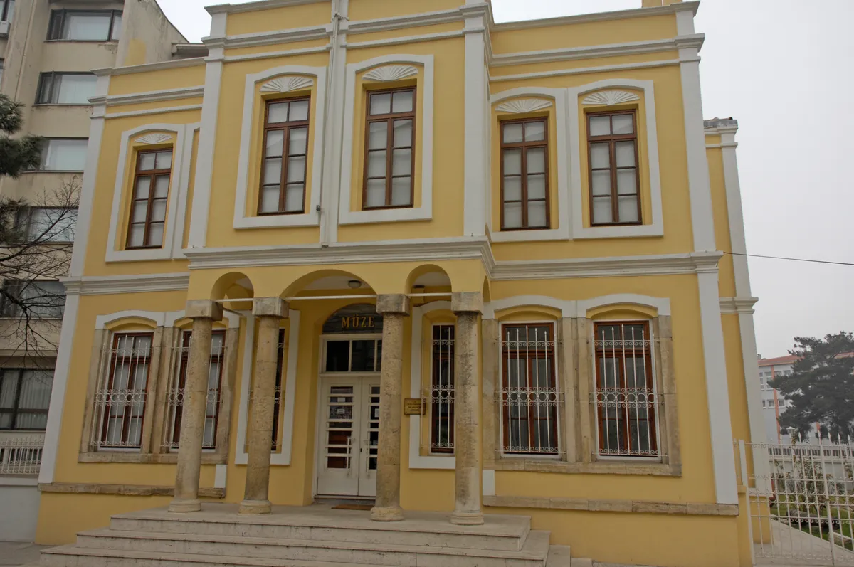 Kırklareli Müzesi (1894 Tarihi Neoklasik Konak)