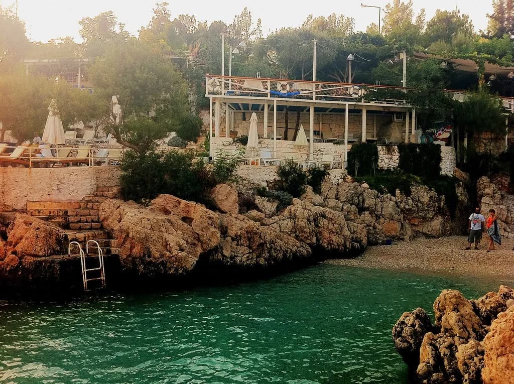Küçük Çakıl Plajı & Soğuk Su Kaynakları