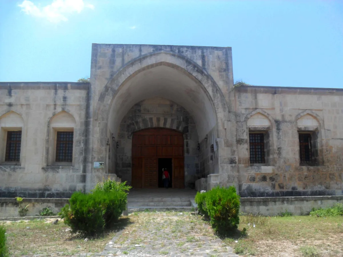 Kurtkulağı Kervansarayı