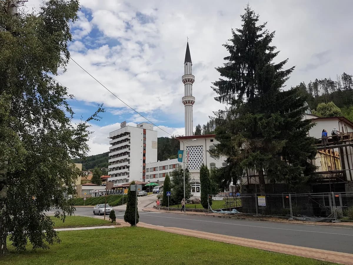 Maden Kent Meydanı & Çarşısı