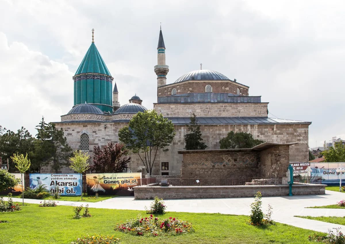 Mevlana Müzesi ve Türbesi (Kubbe-i Hadra - Hz. Mevlana Celaleddin-i Rumi)