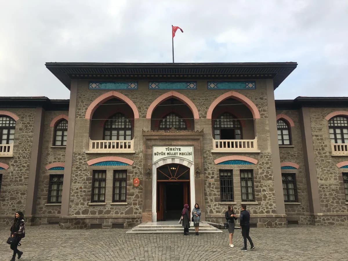 Mimar Vedat Tek Kültür ve Sanat Merkezi (Şapka Müzesi ve Silah Müzesi)