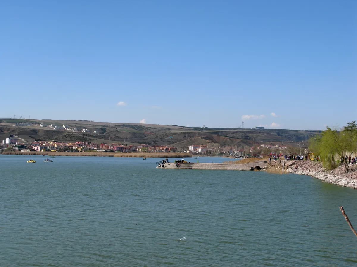 Mogan Gölü ve Doğa Parkı