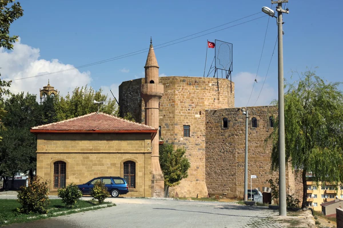Niğde Kalesi ve Tarihi Saat Kulesi