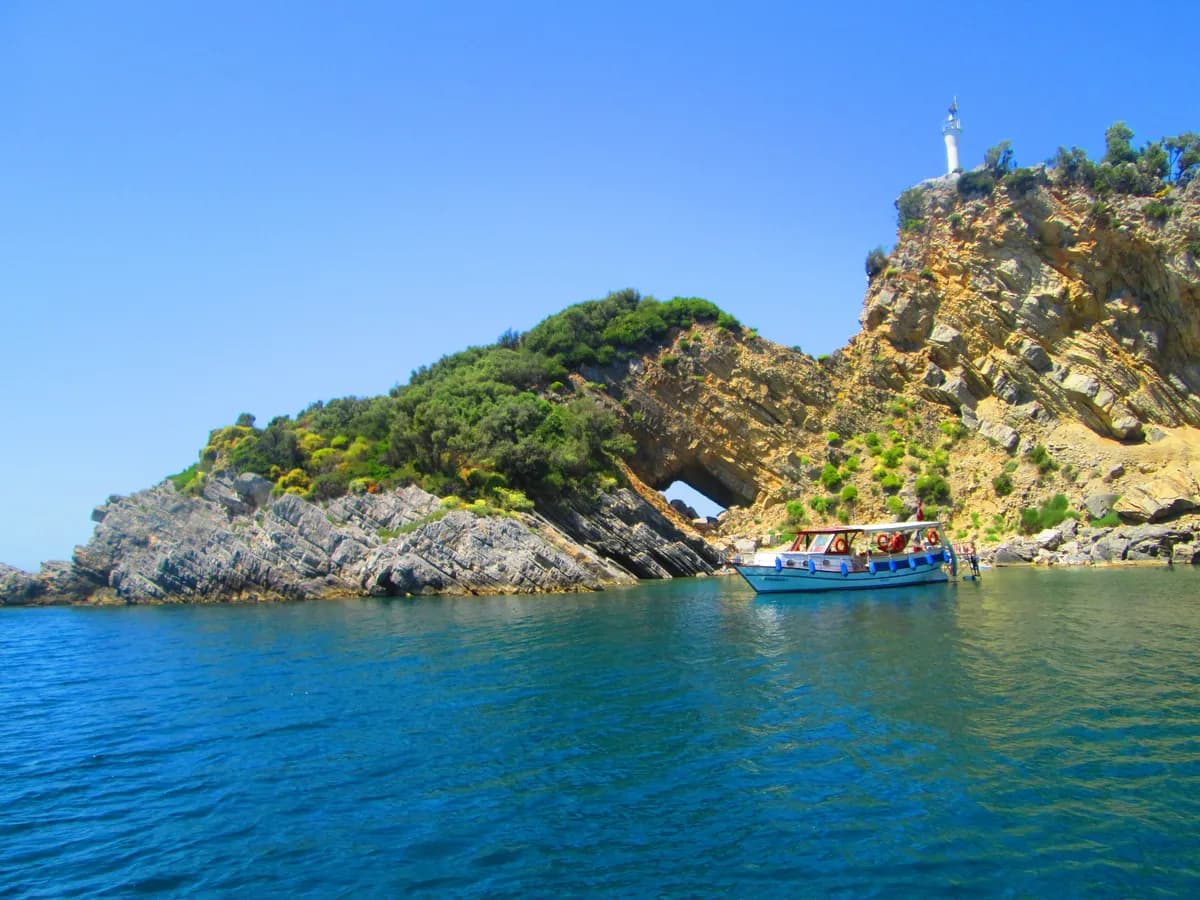 Orak Adası Koyu ve Sualtı Duvarı