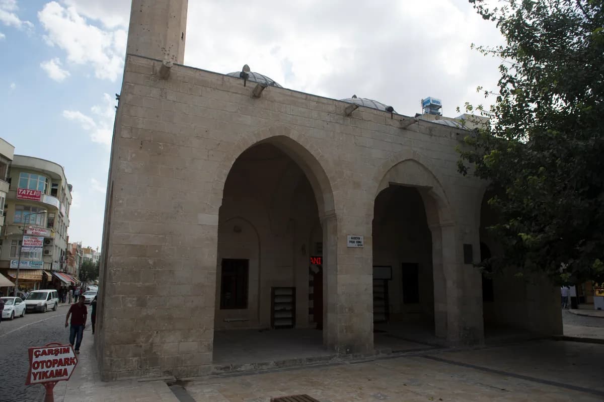 Pir Hüseyin Camii (1200'ler Selçuklu Taş Mimarisi)