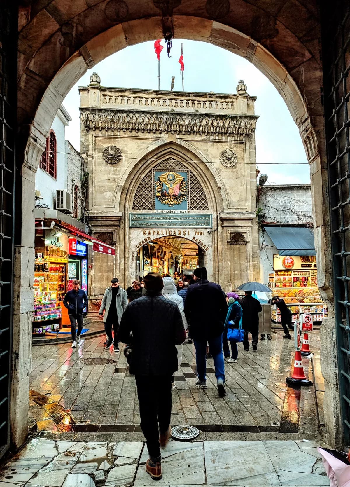 Şaphane Tarihi Taş Şadırvanı ve Çarşı Dokusu