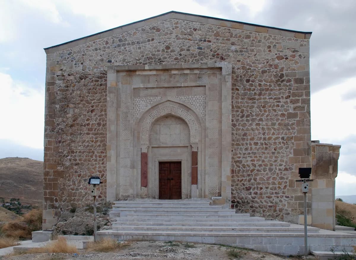 Şefaatli Kale Tepesi ve Tümülüsü Seyir Alanı