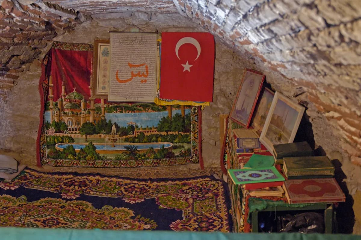 Şeyh Nusrettin Tekkesi ve Türbesi