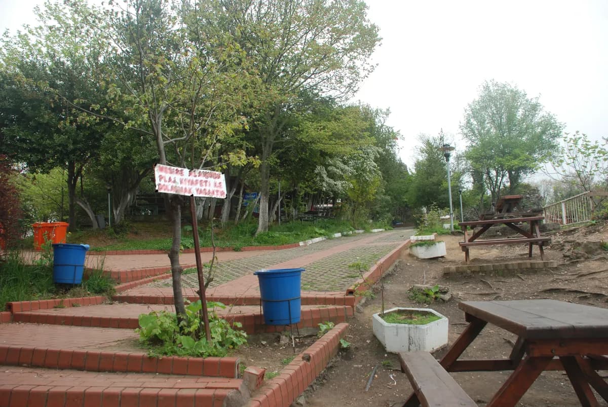 Soğukpınar Doğal Kaynak Suları ve Mesire Yeri (Kale)