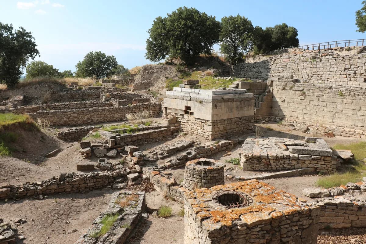 Şuayb Şehri Antik Kenti ve Mağaraları