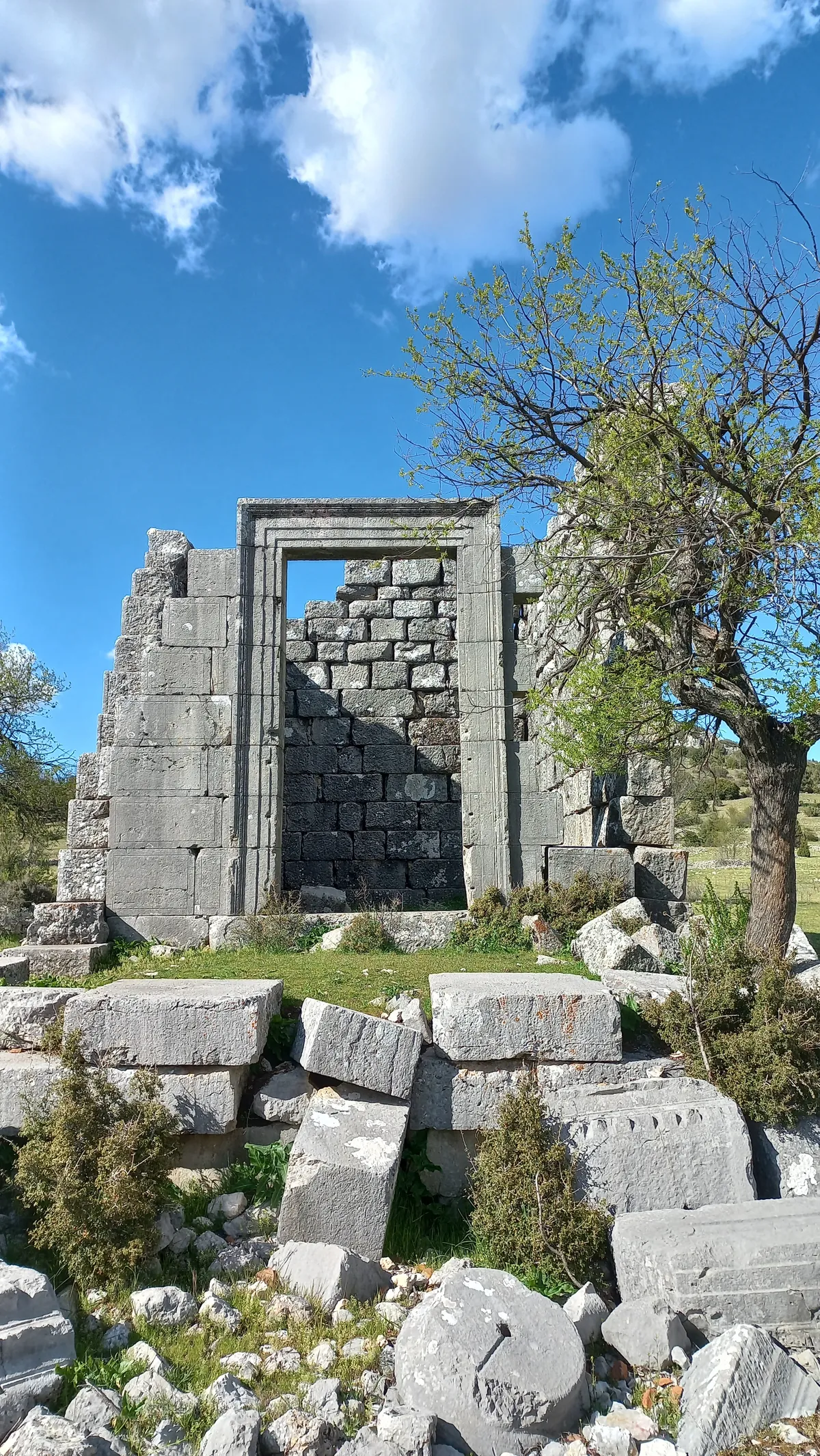 Tarihi Adada (Karabavlu) Antik Kenti ve Tapınakları (Pisidia Şaheseri)