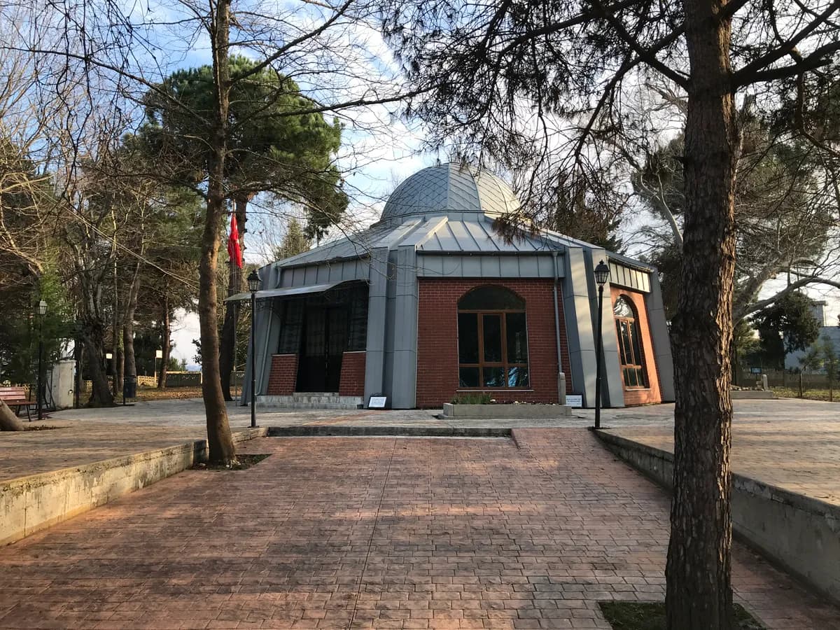 Tarihi Ahi Yunus Türbesi ve Zaviyesi